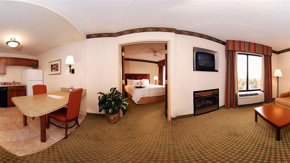 Hampton Inn & Suites Valley Forge/Oaks Финиксвилл Экстерьер фото