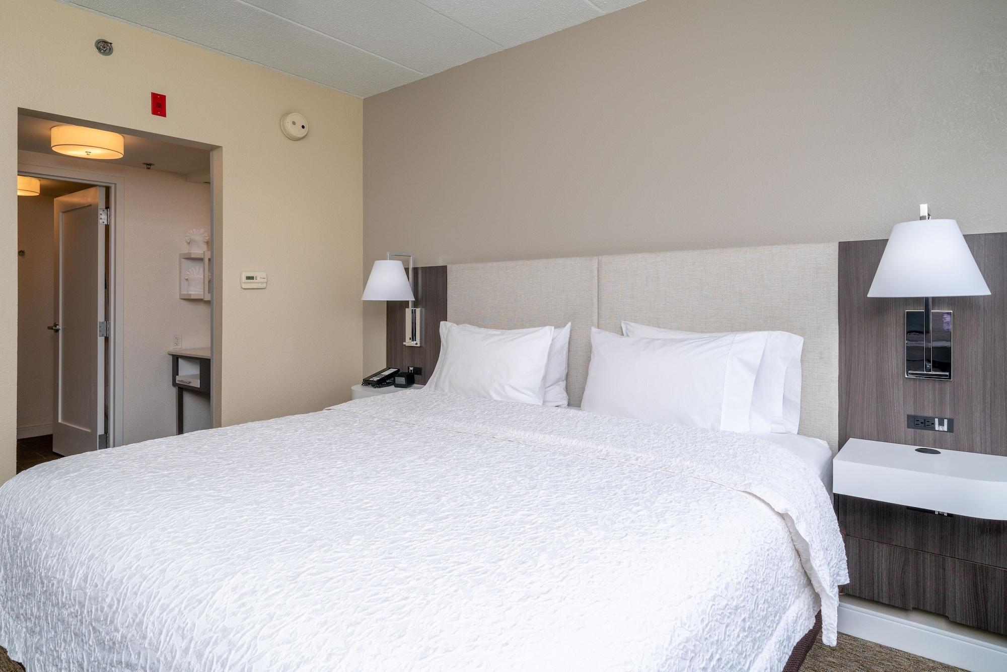 Hampton Inn & Suites Valley Forge/Oaks Финиксвилл Экстерьер фото