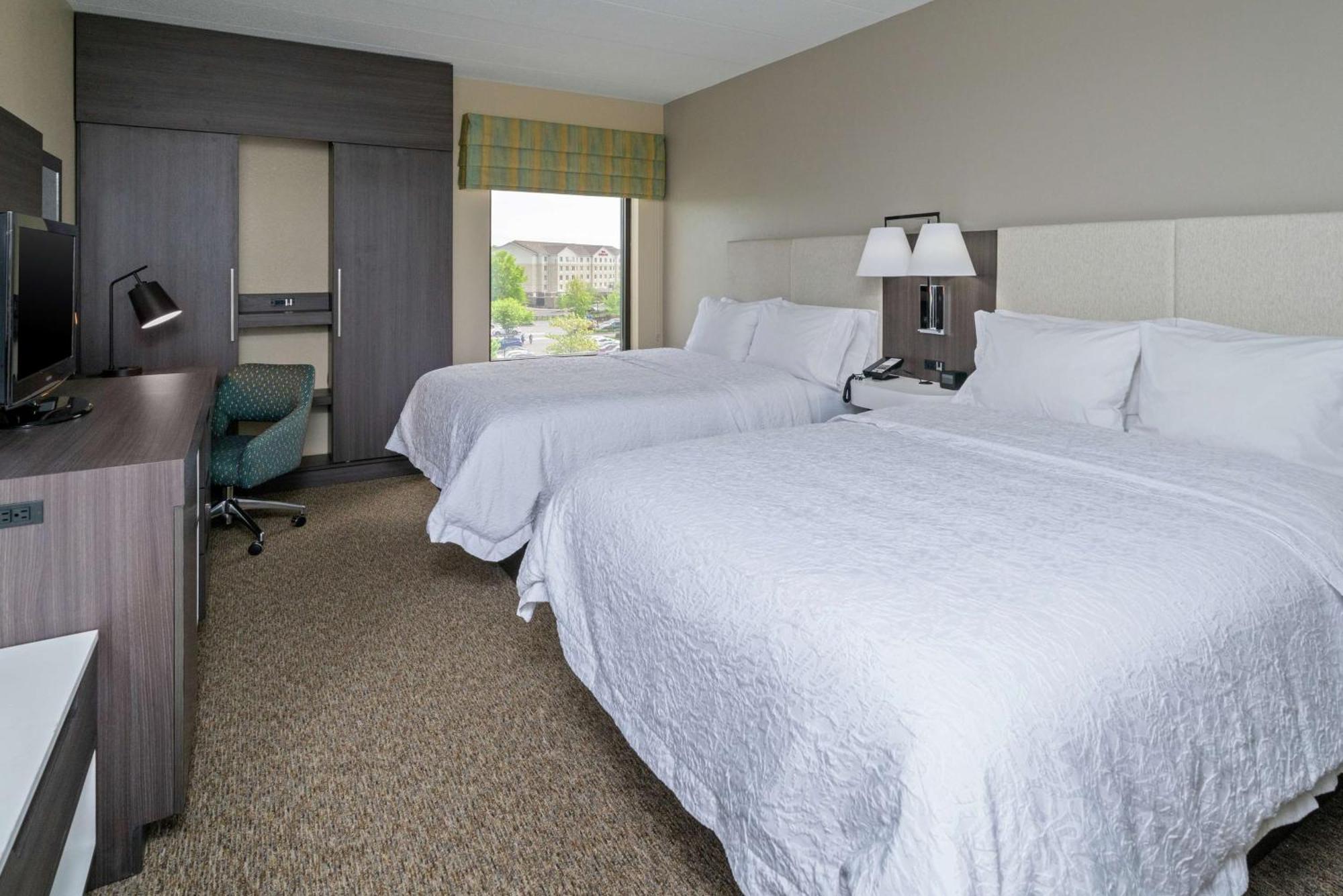 Hampton Inn & Suites Valley Forge/Oaks Финиксвилл Экстерьер фото