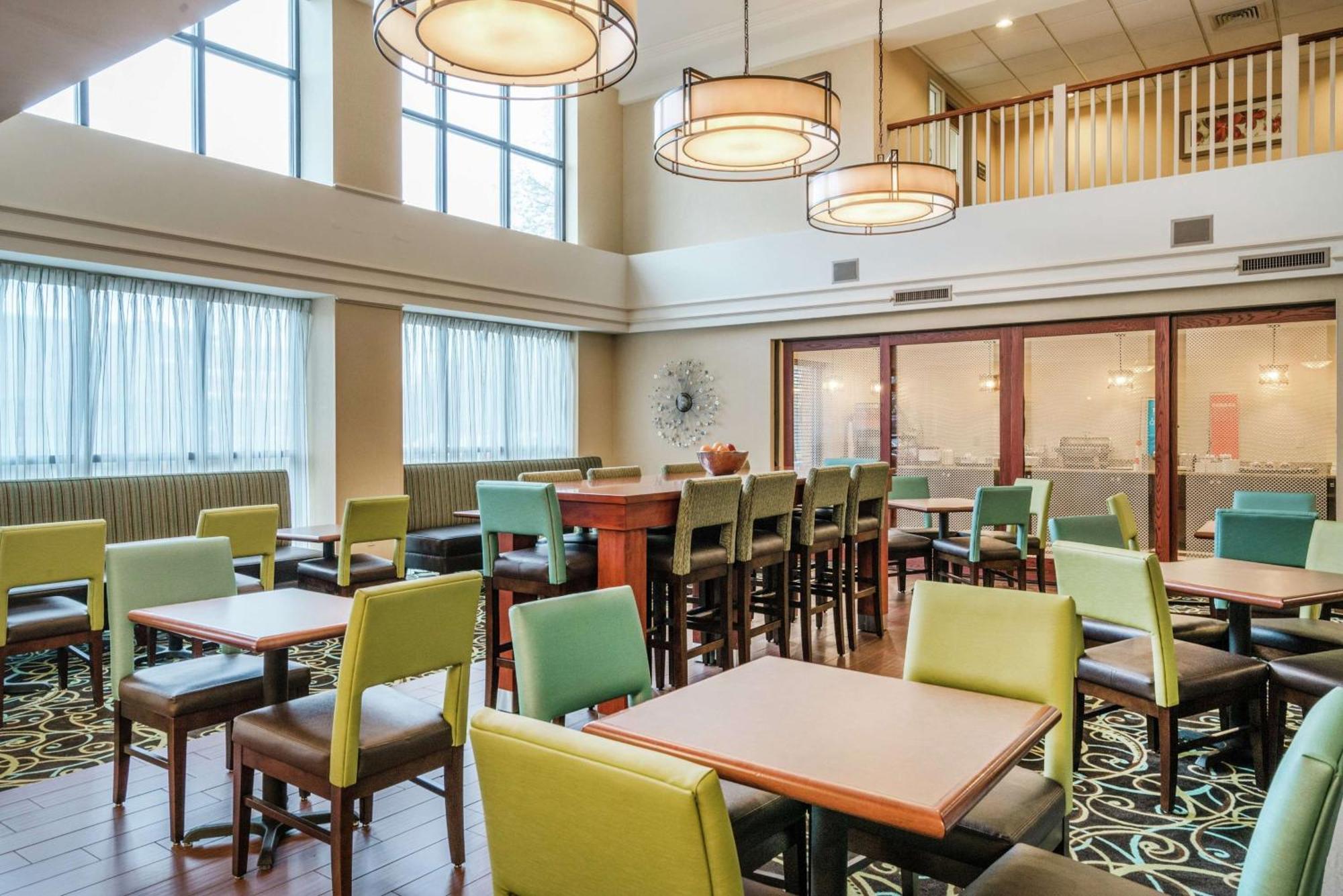 Hampton Inn & Suites Valley Forge/Oaks Финиксвилл Экстерьер фото