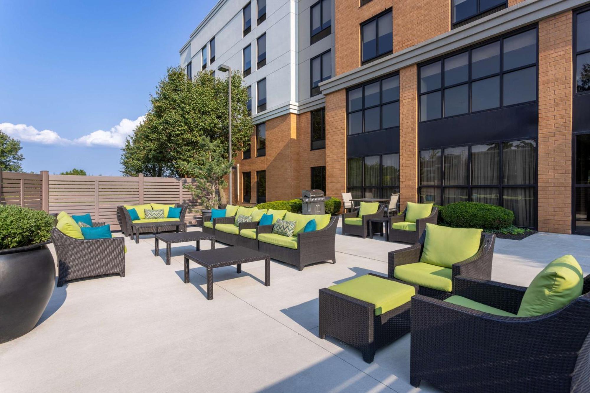 Hampton Inn & Suites Valley Forge/Oaks Финиксвилл Экстерьер фото