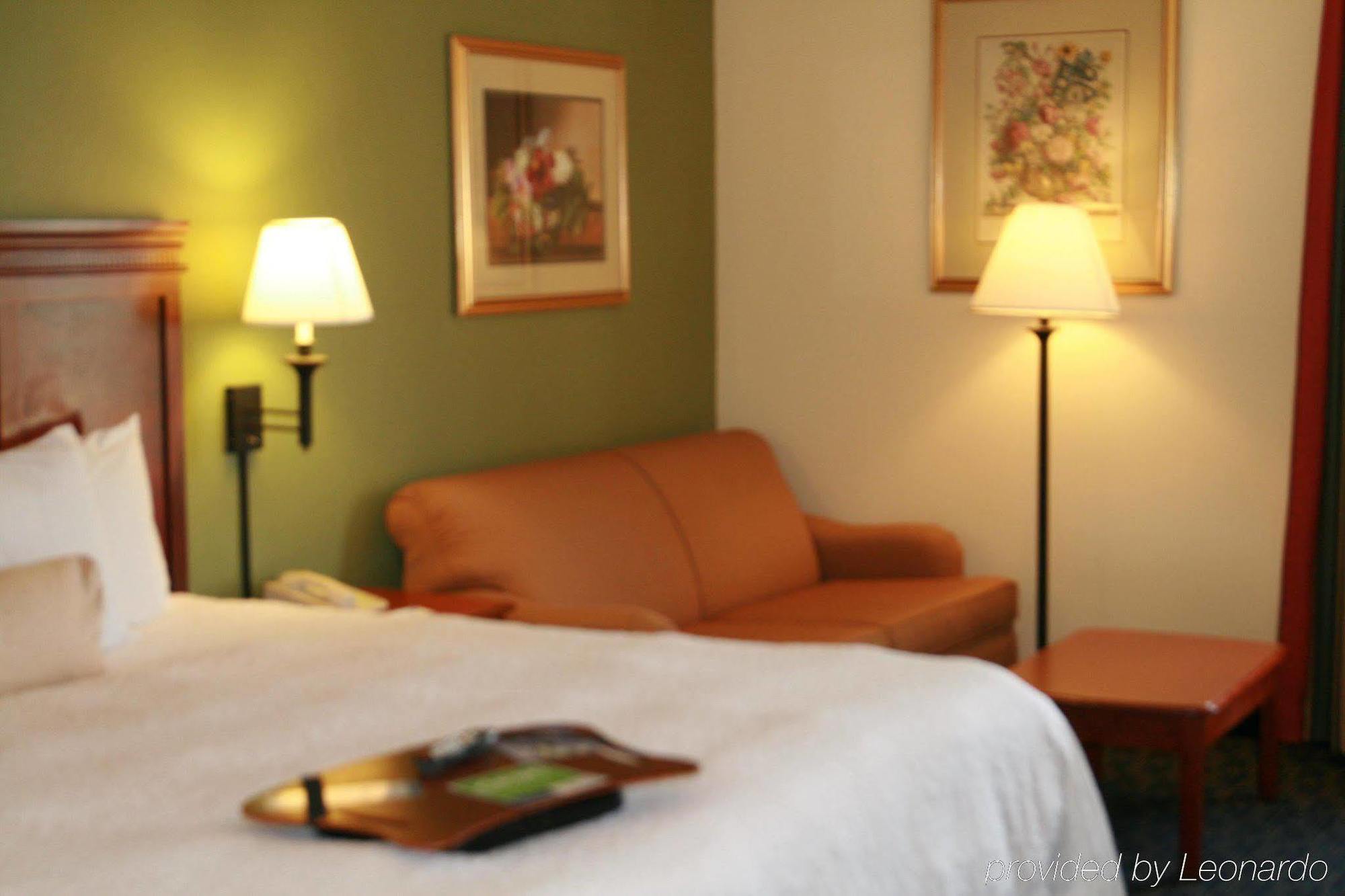 Hampton Inn & Suites Valley Forge/Oaks Финиксвилл Номер фото