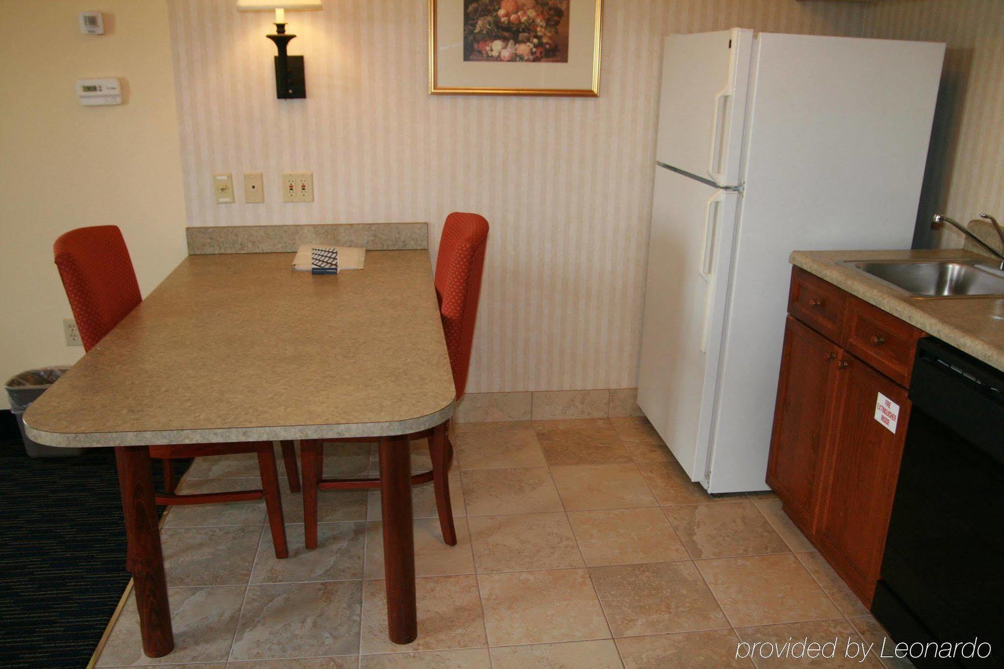 Hampton Inn & Suites Valley Forge/Oaks Финиксвилл Номер фото