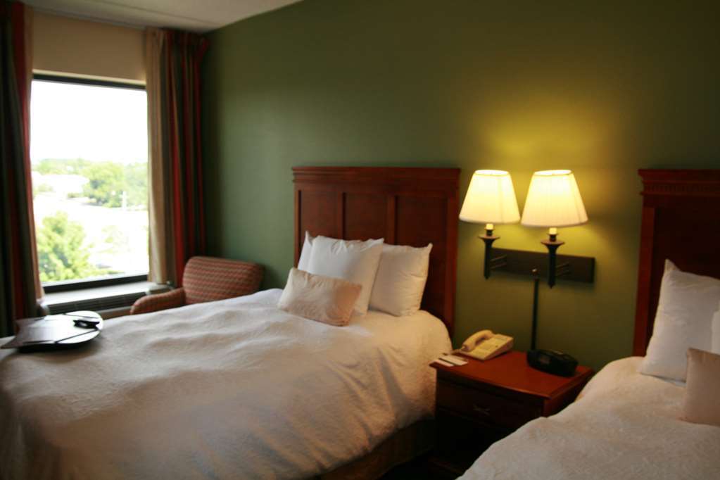 Hampton Inn & Suites Valley Forge/Oaks Финиксвилл Номер фото