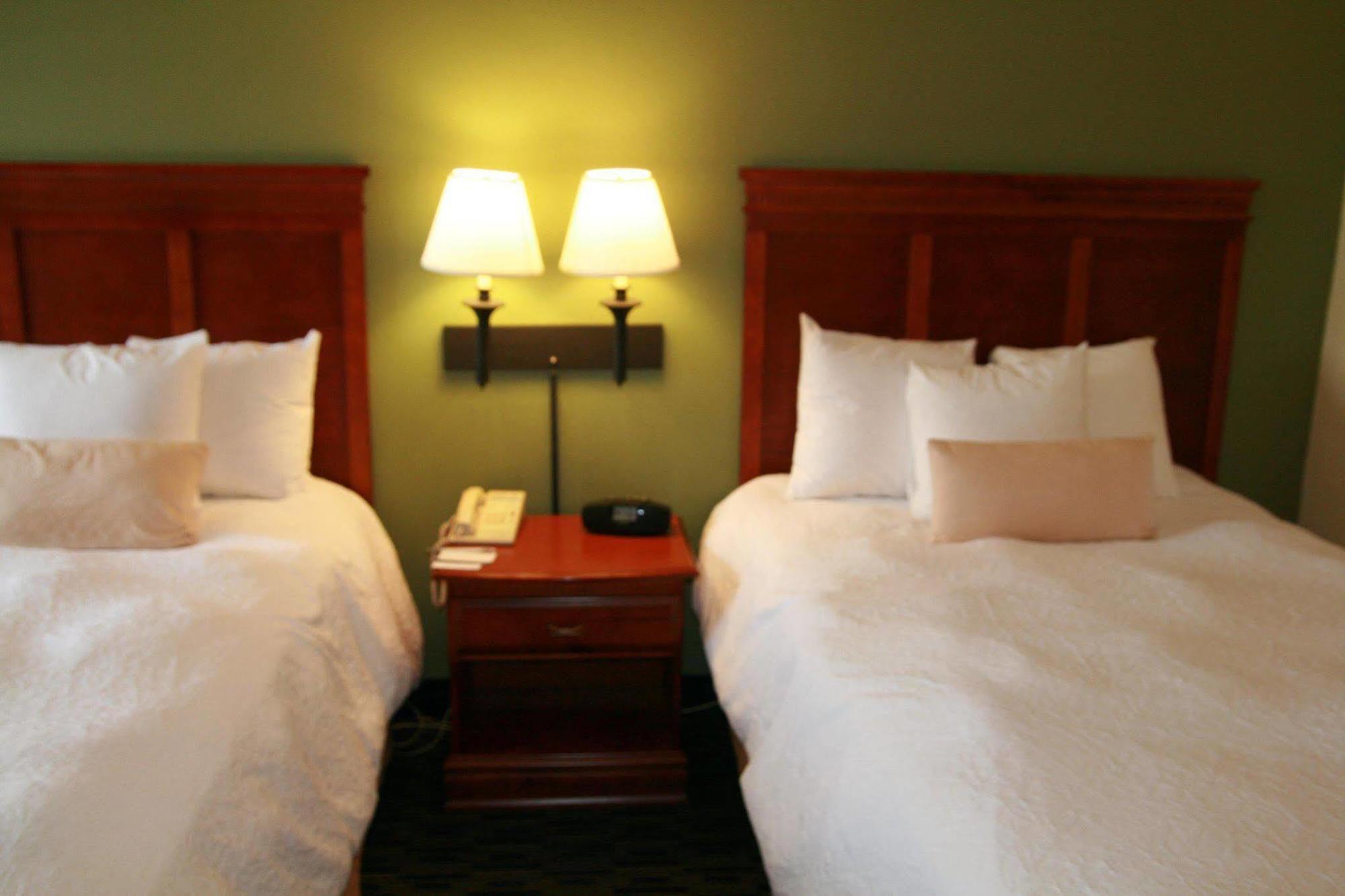 Hampton Inn & Suites Valley Forge/Oaks Финиксвилл Номер фото