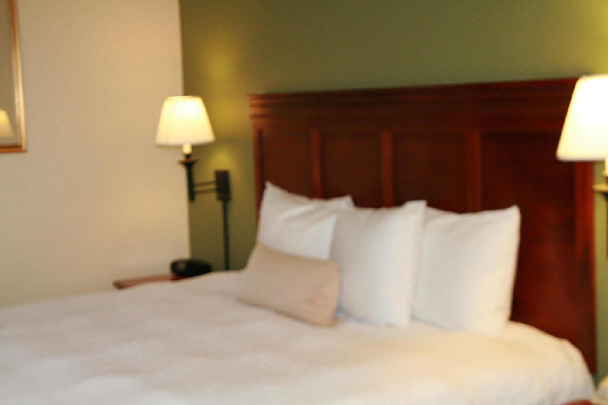 Hampton Inn & Suites Valley Forge/Oaks Финиксвилл Номер фото