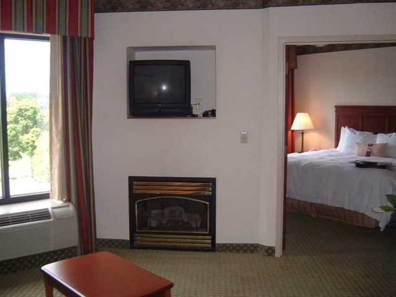 Hampton Inn & Suites Valley Forge/Oaks Финиксвилл Номер фото
