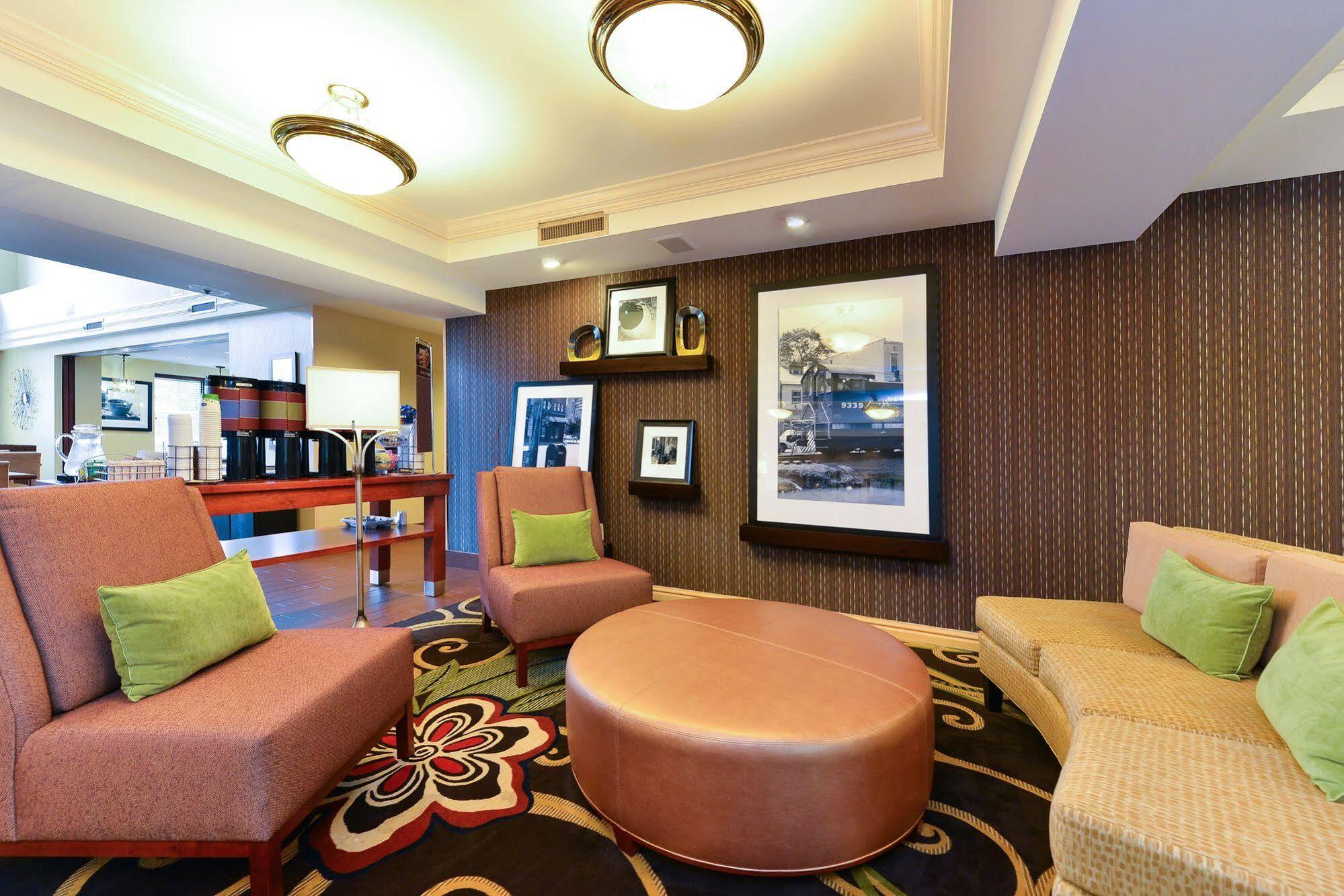 Hampton Inn & Suites Valley Forge/Oaks Финиксвилл Экстерьер фото