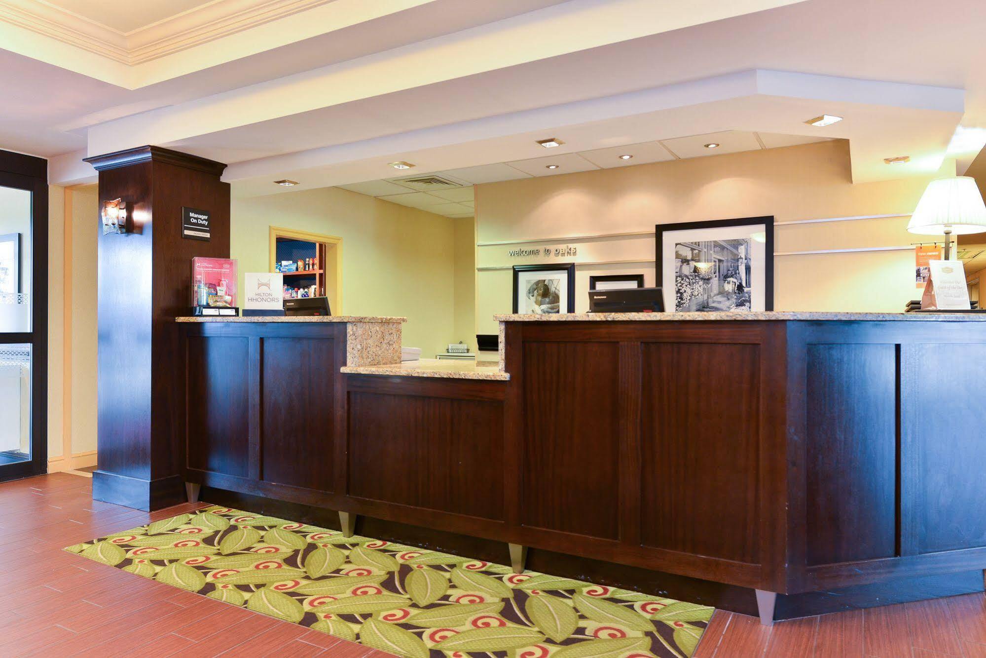 Hampton Inn & Suites Valley Forge/Oaks Финиксвилл Экстерьер фото